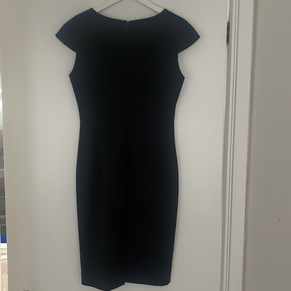 Perfect little black dress. Beautiful seam details at the bust, fitted bottom - Picture 5 of 5